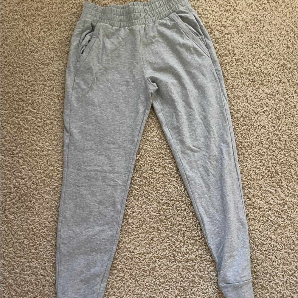 Size small alo joggers grey